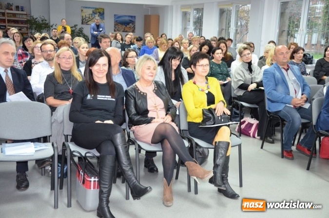 Zdjęcie w galerii na portalu naszwodzislaw.com: Dyskutowali o pokoleniu Z i przemianach demograficznych wiadomości z regionu
