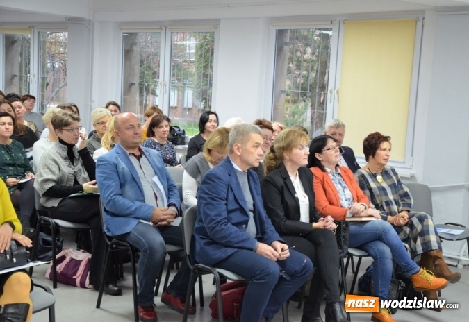 Zdjęcie w galerii na portalu naszwodzislaw.com: Dyskutowali o pokoleniu Z i przemianach demograficznych wiadomości z regionu