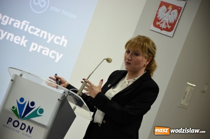 Zdjęcie w galerii na portalu naszwodzislaw.com: Dyskutowali o pokoleniu Z i przemianach demograficznych wiadomości z regionu