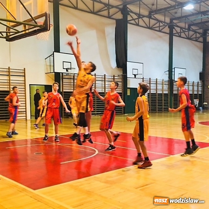 Zdjęcie w galerii na portalu naszwodzislaw.com: Wodzisławscy koszykarze mistrzami czwartej kwarty wiadomości z regionu