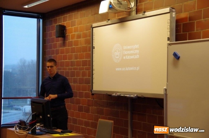 Zdjęcie w galerii na portalu naszwodzislaw.com: Interdyscyplinarna wycieczka dydaktyczna uczniów I LO wiadomości z regionu