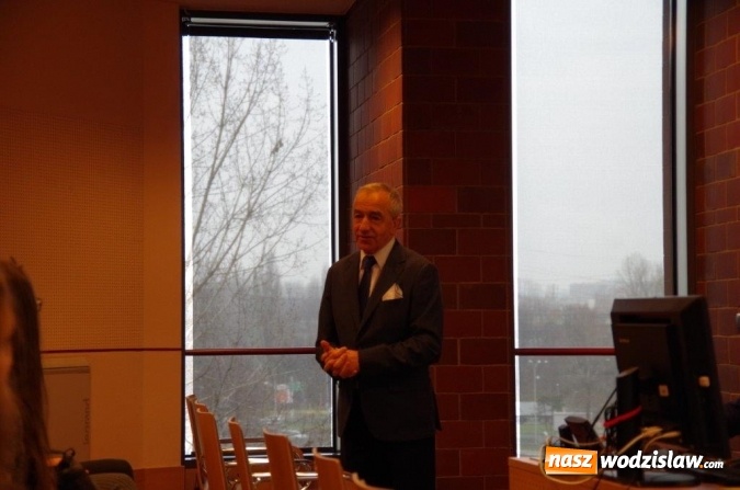 Zdjęcie w galerii na portalu naszwodzislaw.com: Interdyscyplinarna wycieczka dydaktyczna uczniów I LO wiadomości z regionu