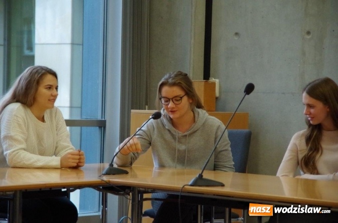 Zdjęcie w galerii na portalu naszwodzislaw.com: Interdyscyplinarna wycieczka dydaktyczna uczniów I LO wiadomości z regionu