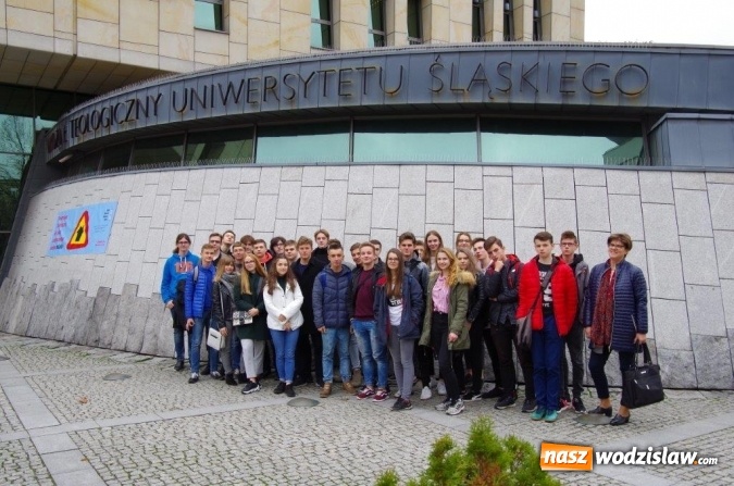 Zdjęcie w galerii na portalu naszwodzislaw.com: Interdyscyplinarna wycieczka dydaktyczna uczniów I LO wiadomości z regionu