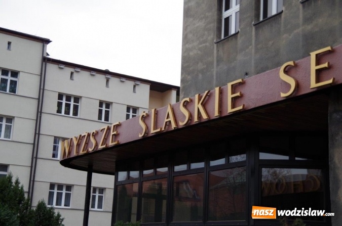 Zdjęcie w galerii na portalu naszwodzislaw.com: Interdyscyplinarna wycieczka dydaktyczna uczniów I LO wiadomości z regionu