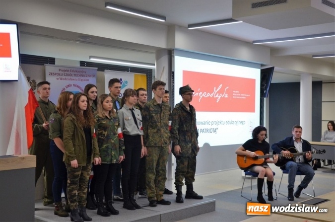 Zdjęcie w galerii na portalu naszwodzislaw.com: Podsumowanie projektu edukacyjnego Jestem Patriotą wiadomości z regionu