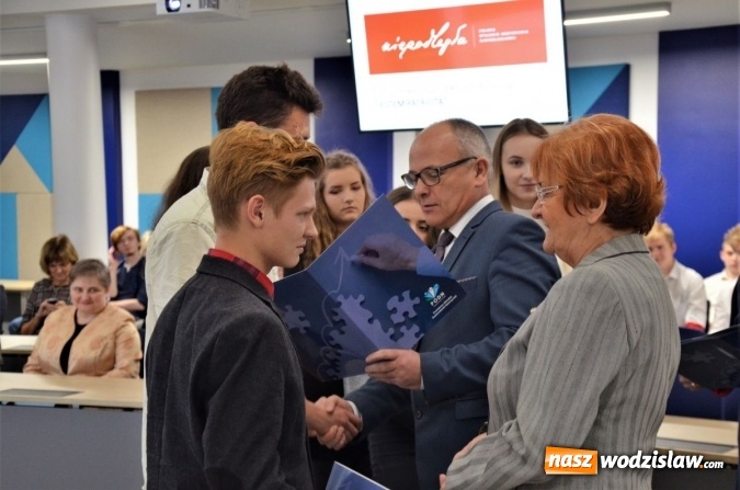 Zdjęcie w galerii na portalu naszwodzislaw.com: Podsumowanie projektu edukacyjnego Jestem Patriotą wiadomości z regionu