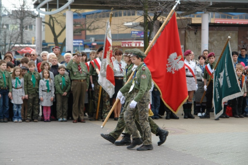 Zdjęcie w galerii na portalu naszwodzislaw.com: Prezydent razem z harcerzami wiadomości z regionu
