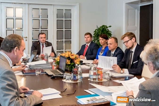 Zdjęcie w galerii na portalu naszwodzislaw.com: Tak obradował zarząd województwa podczas pierwszego posiedzenia  wiadomości z regionu