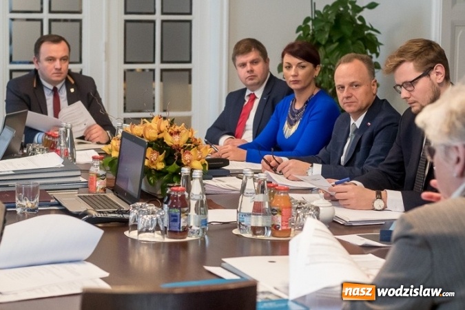 Zdjęcie w galerii na portalu naszwodzislaw.com: Tak obradował zarząd województwa podczas pierwszego posiedzenia  wiadomości z regionu