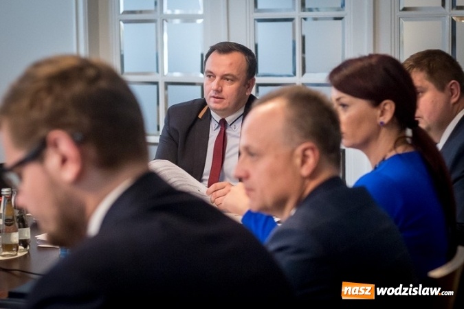 Zdjęcie w galerii na portalu naszwodzislaw.com: Tak obradował zarząd województwa podczas pierwszego posiedzenia  wiadomości z regionu