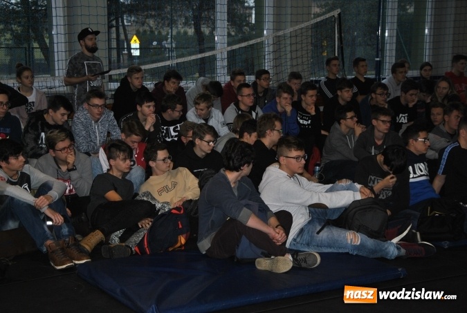 Zdjęcie w galerii na portalu naszwodzislaw.com: Profilaktyka w rytmie rapu w ZST wiadomości z regionu