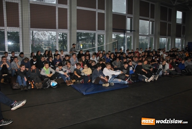 Zdjęcie w galerii na portalu naszwodzislaw.com: Profilaktyka w rytmie rapu w ZST wiadomości z regionu