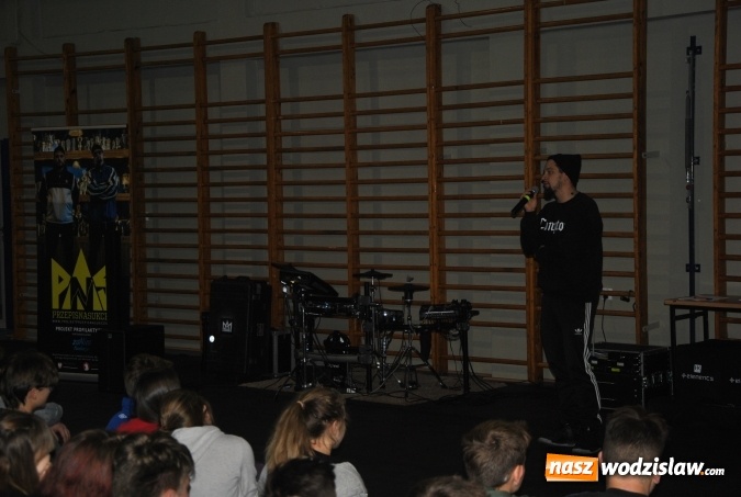 Zdjęcie w galerii na portalu naszwodzislaw.com: Profilaktyka w rytmie rapu w ZST wiadomości z regionu