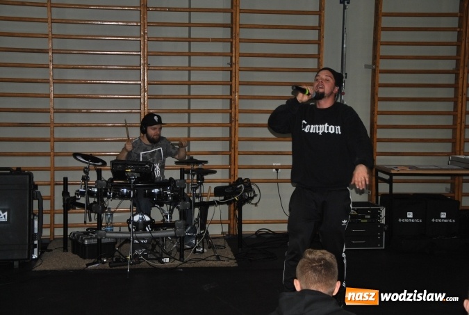 Zdjęcie w galerii na portalu naszwodzislaw.com: Profilaktyka w rytmie rapu w ZST wiadomości z regionu