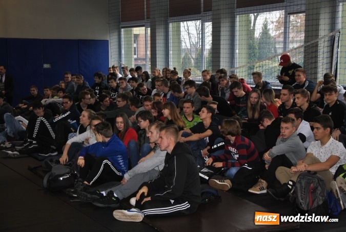 Zdjęcie w galerii na portalu naszwodzislaw.com: Profilaktyka w rytmie rapu w ZST wiadomości z regionu