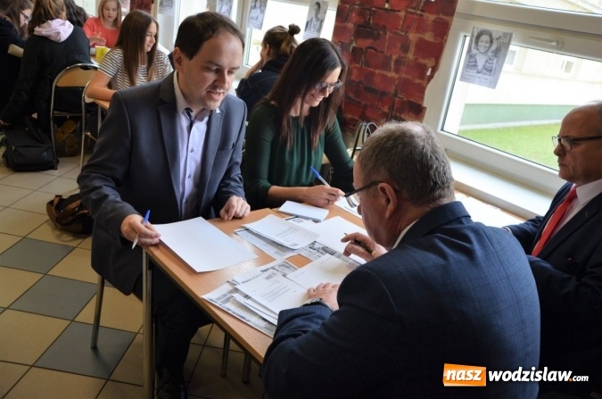 Zdjęcie w galerii na portalu naszwodzislaw.com: Maraton Pisania Listów w Tischnerze za nami! wiadomości z regionu