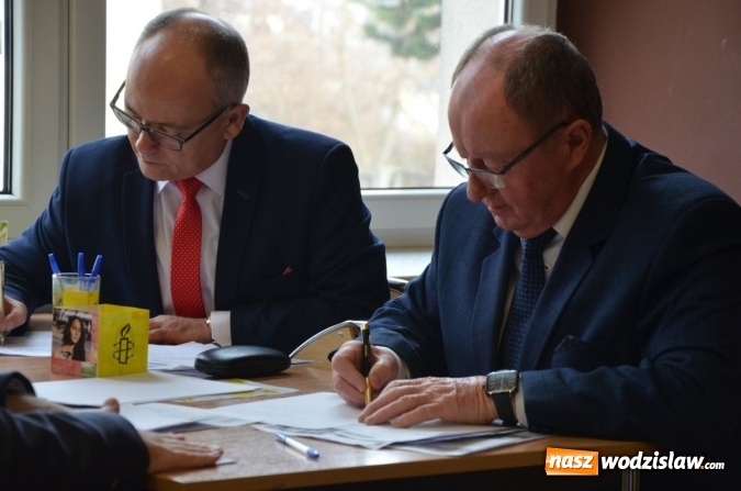 Zdjęcie w galerii na portalu naszwodzislaw.com: Maraton Pisania Listów w Tischnerze za nami! wiadomości z regionu