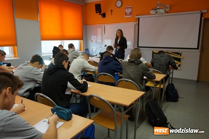 Zdjęcie w galerii na portalu naszwodzislaw.com: Uczyli się czym jest HIV i AIDS wiadomości z regionu