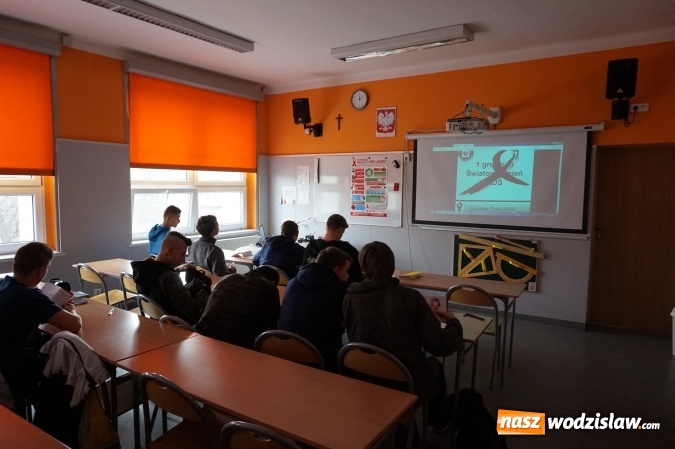 Zdjęcie w galerii na portalu naszwodzislaw.com: Uczyli się czym jest HIV i AIDS wiadomości z regionu