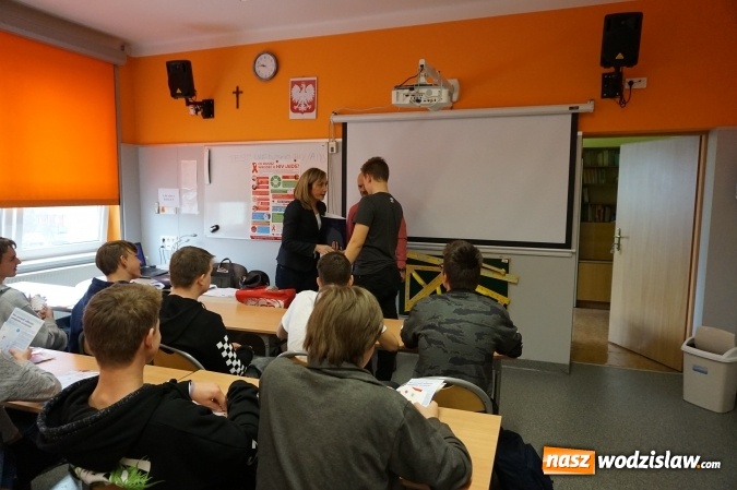 Zdjęcie w galerii na portalu naszwodzislaw.com: Uczyli się czym jest HIV i AIDS wiadomości z regionu