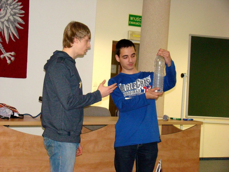 Zdjęcie w galerii na portalu naszwodzislaw.com: SZPUNTEM w dół wiadomości z regionu