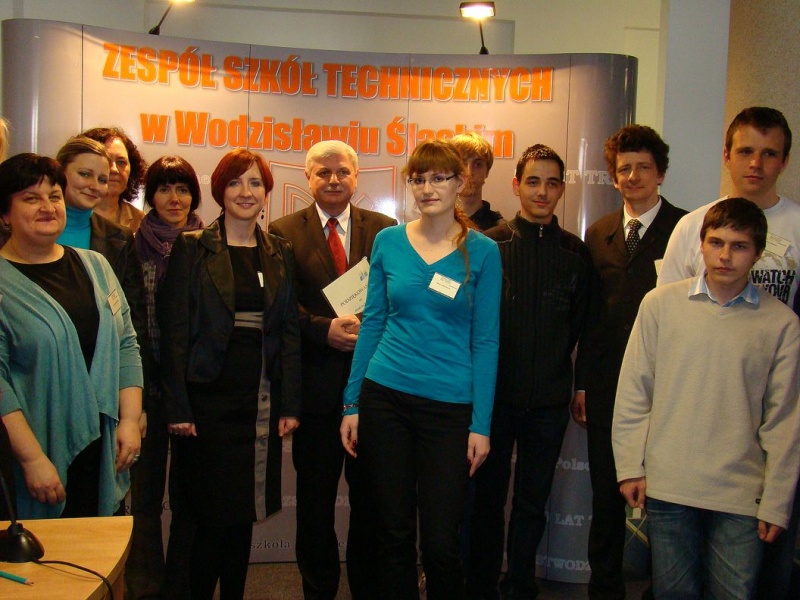 Zdjęcie w galerii na portalu naszwodzislaw.com: SZPUNTEM w dół wiadomości z regionu