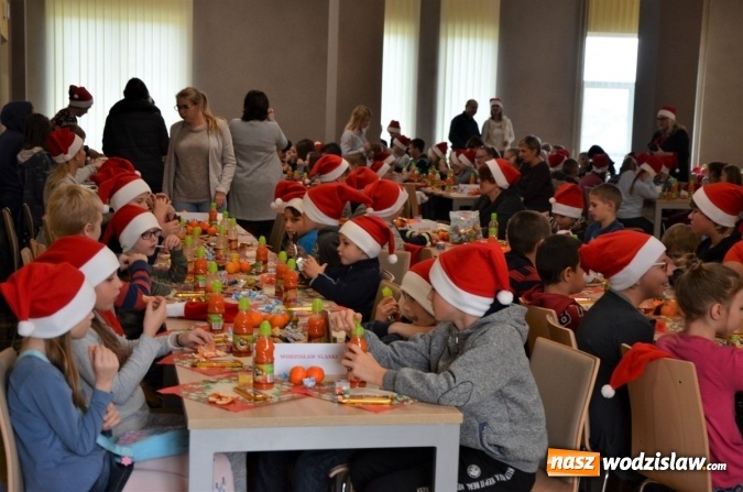 Zdjęcie w galerii na portalu naszwodzislaw.com: Powiatowe Mikołajki w Śnieżnej Krainie wiadomości z regionu