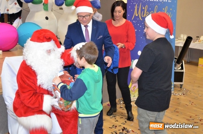 Zdjęcie w galerii na portalu naszwodzislaw.com: Powiatowe Mikołajki w Śnieżnej Krainie wiadomości z regionu