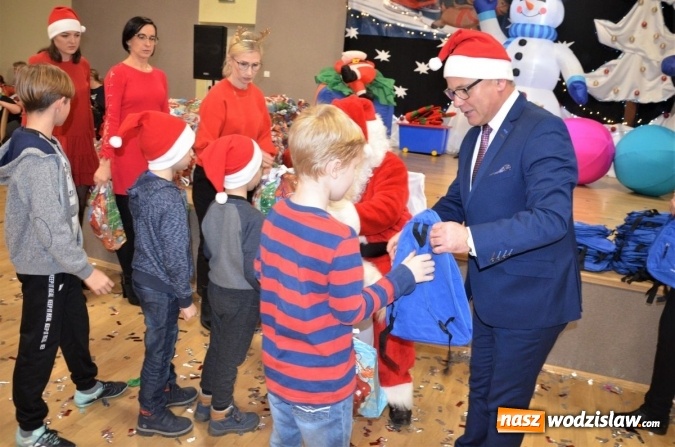 Zdjęcie w galerii na portalu naszwodzislaw.com: Powiatowe Mikołajki w Śnieżnej Krainie wiadomości z regionu