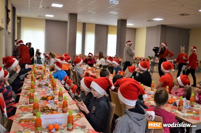 Zdjęcie w galerii na portalu naszwodzislaw.com: Powiatowe Mikołajki w Śnieżnej Krainie wiadomości z regionu