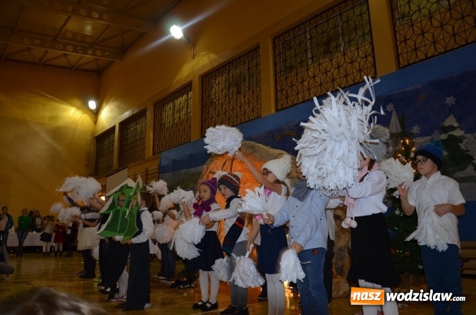 Zdjęcie w galerii na portalu naszwodzislaw.com: Światłość w ciemności się rodzi. Szkolne kolędowanie w Mszanie wiadomości z regionu