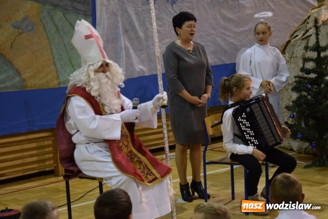 Zdjęcie w galerii na portalu naszwodzislaw.com: Światłość w ciemności się rodzi. Szkolne kolędowanie w Mszanie wiadomości z regionu