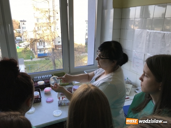 Zdjęcie w galerii na portalu naszwodzislaw.com: Młodzież Tischnera ponownie w szpitalu wiadomości z regionu