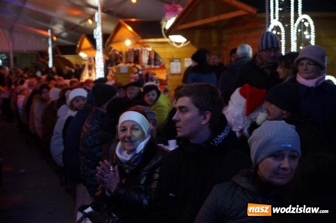 Zdjęcie w galerii na portalu naszwodzislaw.com: Kilkaset osób obchodziło wigilię na wodzisławskim rynku wiadomości z regionu