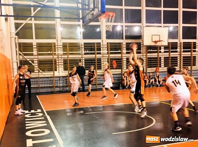 Zdjęcie w galerii na portalu naszwodzislaw.com: Wodzisławscy koszykarze zwycięzcy w Katowicach. Koncertowy mecz Mikołaja Rducha wiadomości z regionu