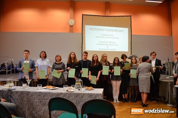 Zdjęcie w galerii na portalu naszwodzislaw.com: Uczniowie wodzisławskiej Jedynki na podium Konkursu Poezji Obcojęzycznej wiadomości z regionu