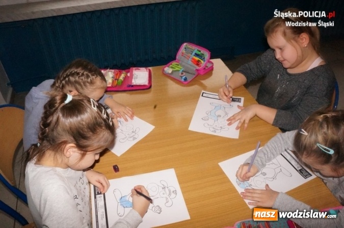 Zdjęcie w galerii na portalu naszwodzislaw.com: Wodzisławscy uczniowie i przedszkolacy bili rekord Polski w kolorowaniu Sznupka wiadomości z regionu