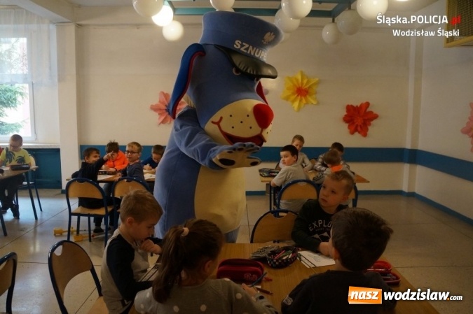 Zdjęcie w galerii na portalu naszwodzislaw.com: Wodzisławscy uczniowie i przedszkolacy bili rekord Polski w kolorowaniu Sznupka wiadomości z regionu