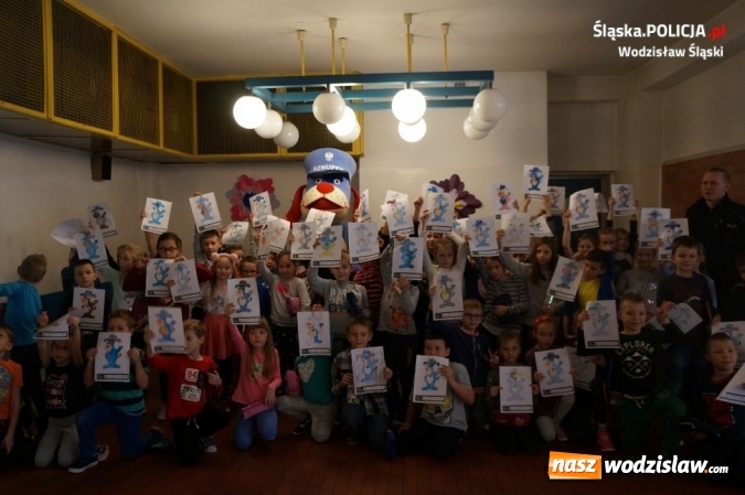 Zdjęcie w galerii na portalu naszwodzislaw.com: Wodzisławscy uczniowie i przedszkolacy bili rekord Polski w kolorowaniu Sznupka wiadomości z regionu