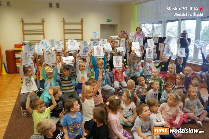 Zdjęcie w galerii na portalu naszwodzislaw.com: Wodzisławscy uczniowie i przedszkolacy bili rekord Polski w kolorowaniu Sznupka wiadomości z regionu
