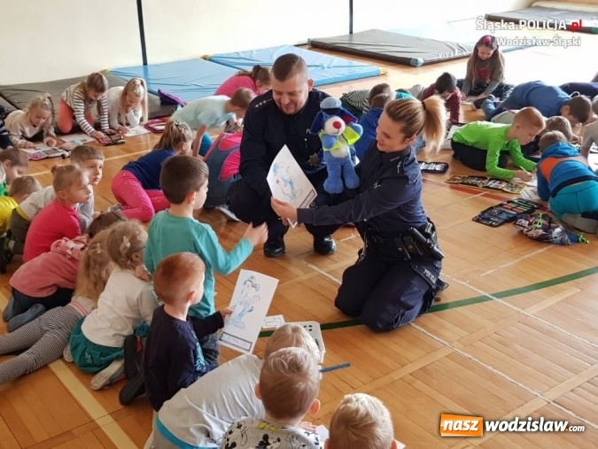 Zdjęcie w galerii na portalu naszwodzislaw.com: Wodzisławscy uczniowie i przedszkolacy bili rekord Polski w kolorowaniu Sznupka wiadomości z regionu