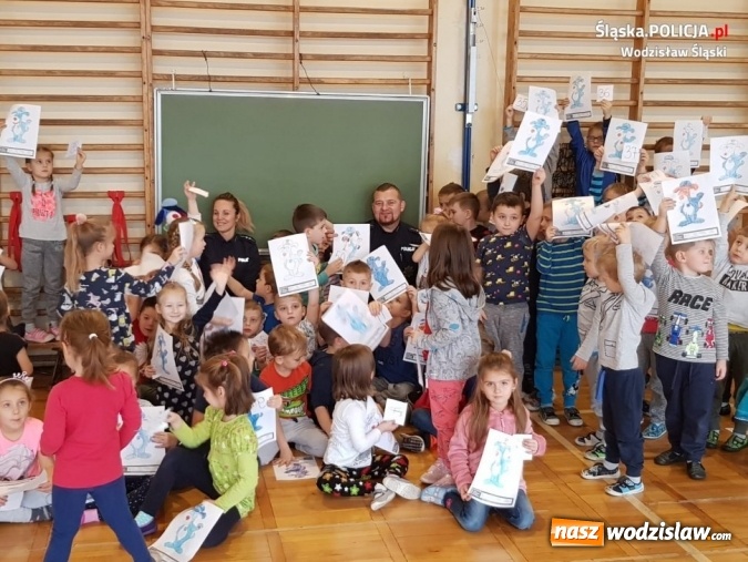 Zdjęcie w galerii na portalu naszwodzislaw.com: Wodzisławscy uczniowie i przedszkolacy bili rekord Polski w kolorowaniu Sznupka wiadomości z regionu