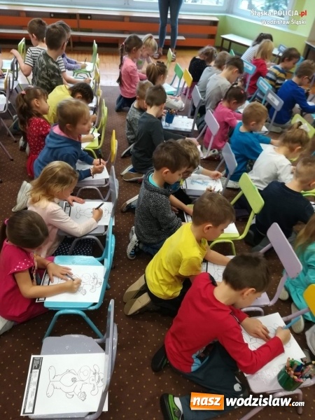Zdjęcie w galerii na portalu naszwodzislaw.com: Wodzisławscy uczniowie i przedszkolacy bili rekord Polski w kolorowaniu Sznupka wiadomości z regionu