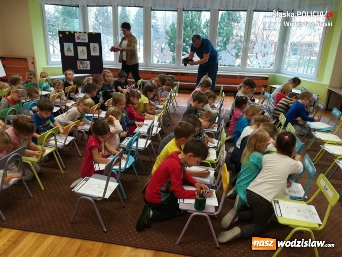Zdjęcie w galerii na portalu naszwodzislaw.com: Wodzisławscy uczniowie i przedszkolacy bili rekord Polski w kolorowaniu Sznupka wiadomości z regionu
