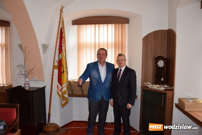 Zdjęcie w galerii na portalu naszwodzislaw.com: Z opłatkiem i świątecznymi życzeniami pojechali do gmin partnerskich w Czechach wiadomości z regionu