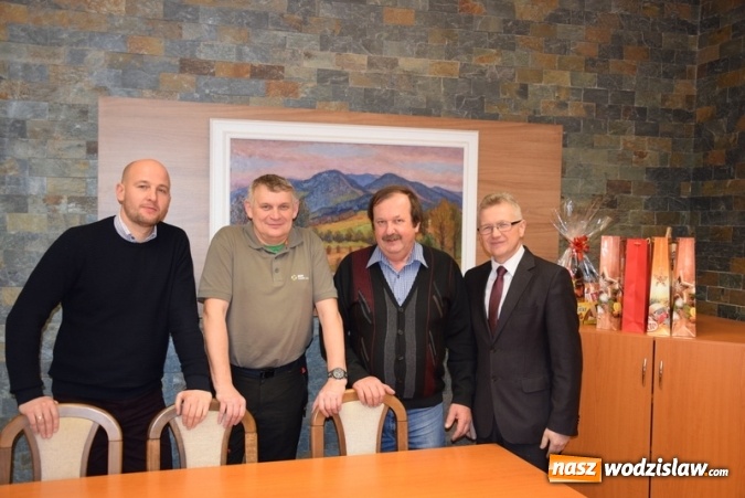 Zdjęcie w galerii na portalu naszwodzislaw.com: Z opłatkiem i świątecznymi życzeniami pojechali do gmin partnerskich w Czechach wiadomości z regionu