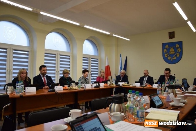 Zdjęcie w galerii na portalu naszwodzislaw.com: Po sesji Rady Gminy. Budżet na 2019 i stypendia dla najzdolniejszych studentów wiadomości z regionu