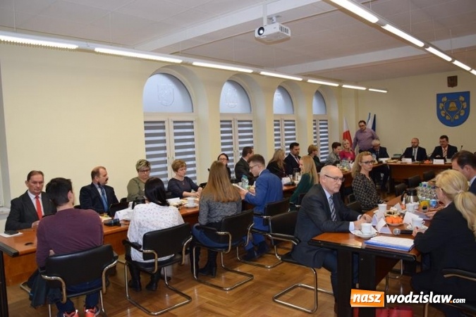 Zdjęcie w galerii na portalu naszwodzislaw.com: Po sesji Rady Gminy. Budżet na 2019 i stypendia dla najzdolniejszych studentów wiadomości z regionu