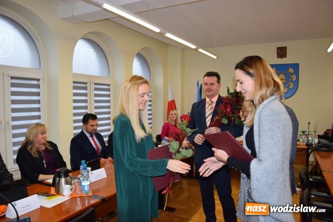 Zdjęcie w galerii na portalu naszwodzislaw.com: Po sesji Rady Gminy. Budżet na 2019 i stypendia dla najzdolniejszych studentów wiadomości z regionu